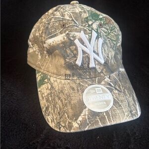 New Era Women's NY Yankees Camo Cap with White Logo